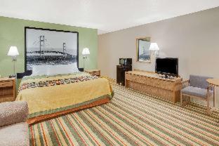 Super 8 by Wyndham Grayling - Grayling - 9