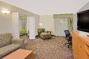 Ramada by Wyndham Marquette - Marquette - 6