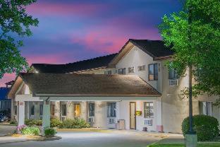Super 8 by Wyndham Knoxville - Knoxville - 8