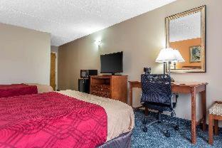 Econo Lodge & Suites Southern Pines - 3