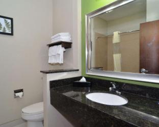 Quality Inn & Suites Kenedy - Karnes City - Kenedy - 2