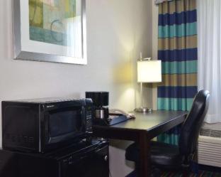 Quality Inn & Suites Kenedy - Karnes City - Kenedy - 1