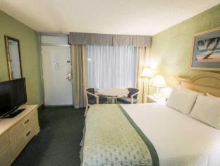 Days Inn by Wyndham Stuart - 3