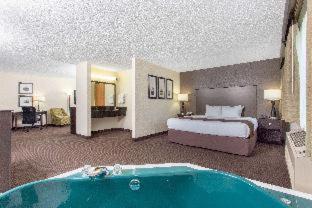 AmericInn by Wyndham Rhinelander - Rhinelander - 2