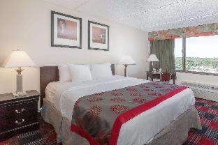 Albany Plaza Hotel - 1