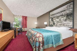 Super 8 by Wyndham Menomonie WI - Menomonie - 1