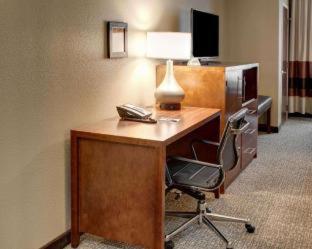 Comfort Inn & Suites - 2