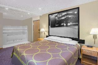 Super 8 by Wyndham Knoxville - Knoxville - 2