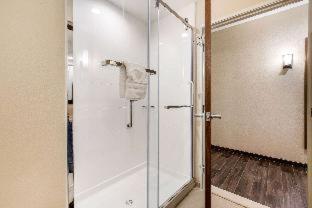Comfort Suites - South Austin - 9