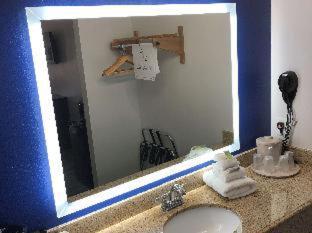 Executive Inn and Suites Joaquin - 1