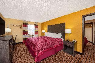 Days Inn by Wyndham Carthage - 9
