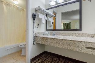 Rodeway Inn - 9
