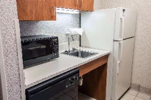 MainStay Suites Wilmington - University Area - 2