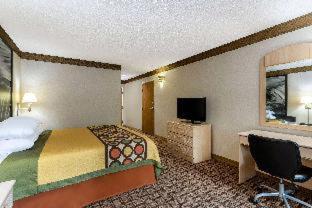Super 8 by Wyndham Marysville/Port Huron Area - 7