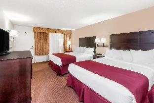 Ramada by Wyndham Grayling Hotel & Conference Center - Grayling - 8