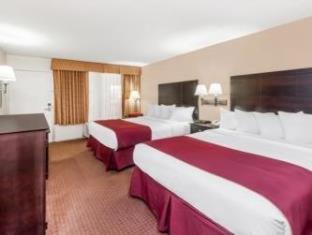 Ramada by Wyndham Grayling Hotel & Conference Center - Grayling - 1