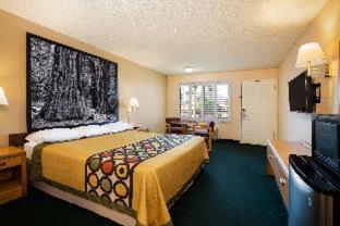 Super 8 by Wyndham Lindsay Olive Tree - Lindsay - 3