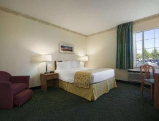 Baymont by Wyndham Mackinaw City - 7