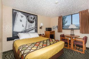 Super 8 by Wyndham Casper West by the River - Casper - 7