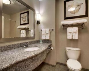 Comfort Suites Airport - 8