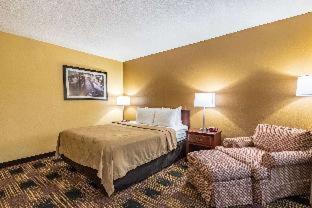 Quality Inn Newton at I-80 - Newton - 6