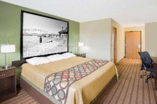 Super 8 by Wyndham Story City - 7