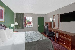 Howard Johnson by Wyndham Ft. Myers FL - 6