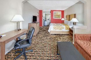 Days Inn & Suites by Wyndham Huntsville - 7