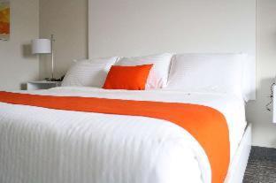 Schoenbrunn Inn - New Philadelphia - 9