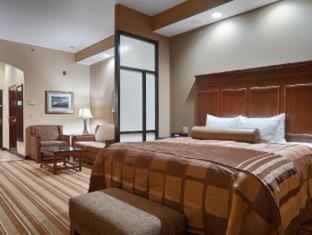 Best Western Plus KC Speedway Inn & Suites - 2