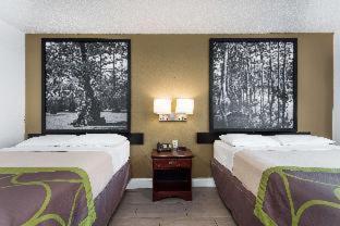 Super 8 by Wyndham Greensboro/Coliseum/Conv. - 4