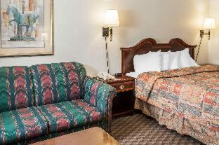 Econo Lodge - Eagle Nest - 8