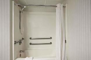 Days Inn & Suites by Wyndham Albany - Albany - 2