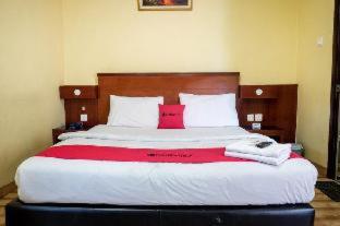 RedDoorz Plus near DC Mall Batam - 3