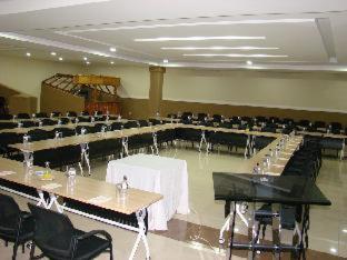 Crossroads Hotel - 6