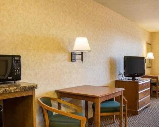 Travelodge by Wyndham Rapid City - Black Hills - Rapid City - 1