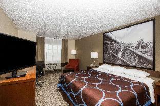 Super 8 by Wyndham Altoona - 1