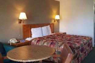 Travelers Inn & Suites - Sumter - 3