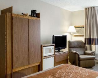 Quality Inn Bismarck I-94 - Bismarck - 9