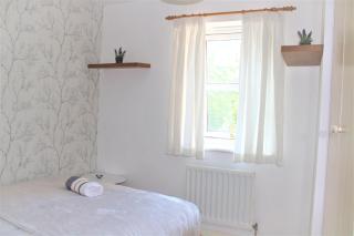 Oldbrook BUDGET FRIENDLY 3 Bedroom House Sleeps 6 FREE PARKING and NETFLIX - 4