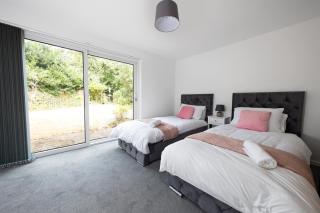 The Spinney - Perfect for Contractors, Large Groups & Families - 9