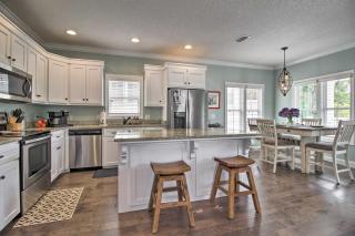 Modern and Spacious St Simons Home 4 Mi to Beach! - 7