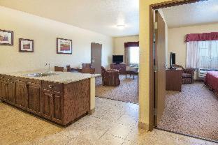 Days Inn by Wyndham Ellis - 4