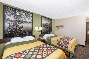 Super 8 by Wyndham Fairmont - Fairmont - 5