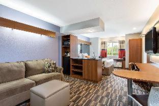 Microtel Inn & Suites by Wyndham Philadelphia Airport - Philadelphia - 3