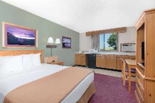 Super 8 by Wyndham Chamberlain SD - 6