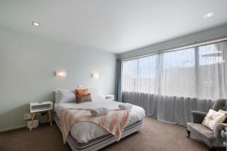 A Hop, Skip & Jump to The Lake - 1