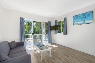Cocos Holiday Apartments - Trinity Beach - 1