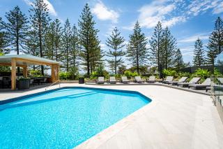 Burleigh Esplanade Apartments - 9