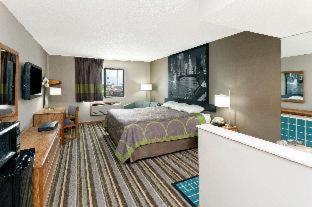 Super 8 by Wyndham Gilman - 1